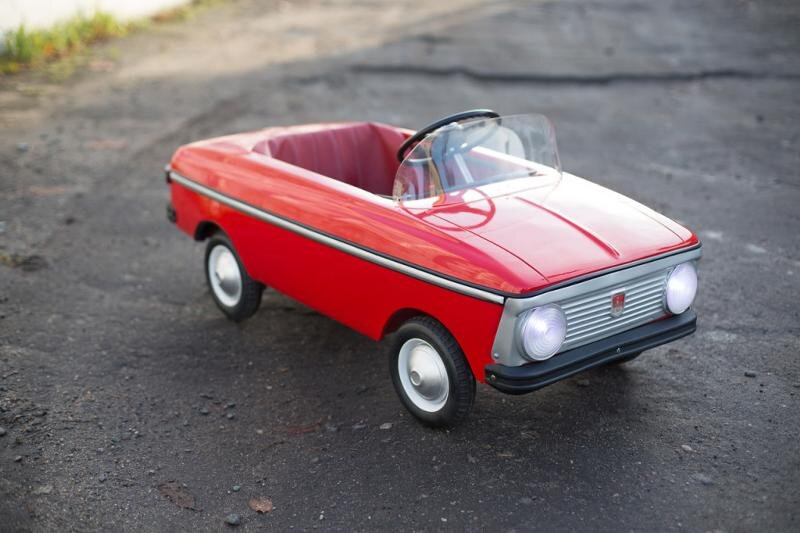 Детский педальный автомобиль марки «Москвич»