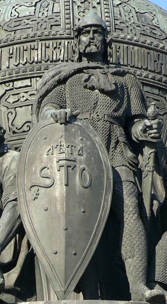 Фигура князя Рюрика на памятнике «Тысячелетие России» М.М. Микешин 1862 г в Новгородском Детинце.