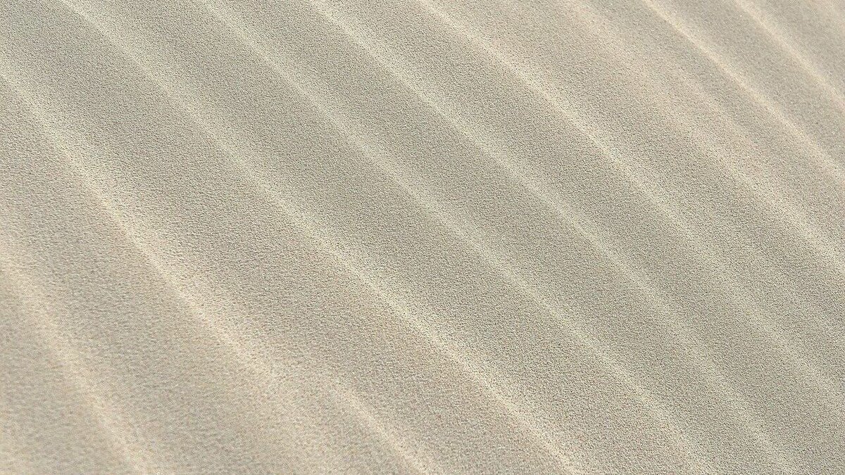     Вчера днем на дорогах краевого центра работало 53 единицы техники, ночью – 10.