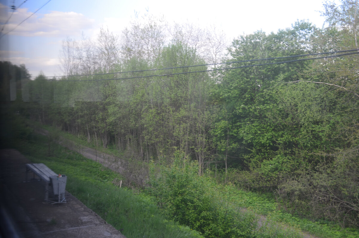 Остановочный пункт 159 километр. Платформа тут на один вагон.