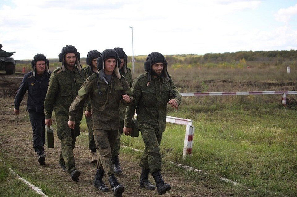     Новобранцы на полигоне