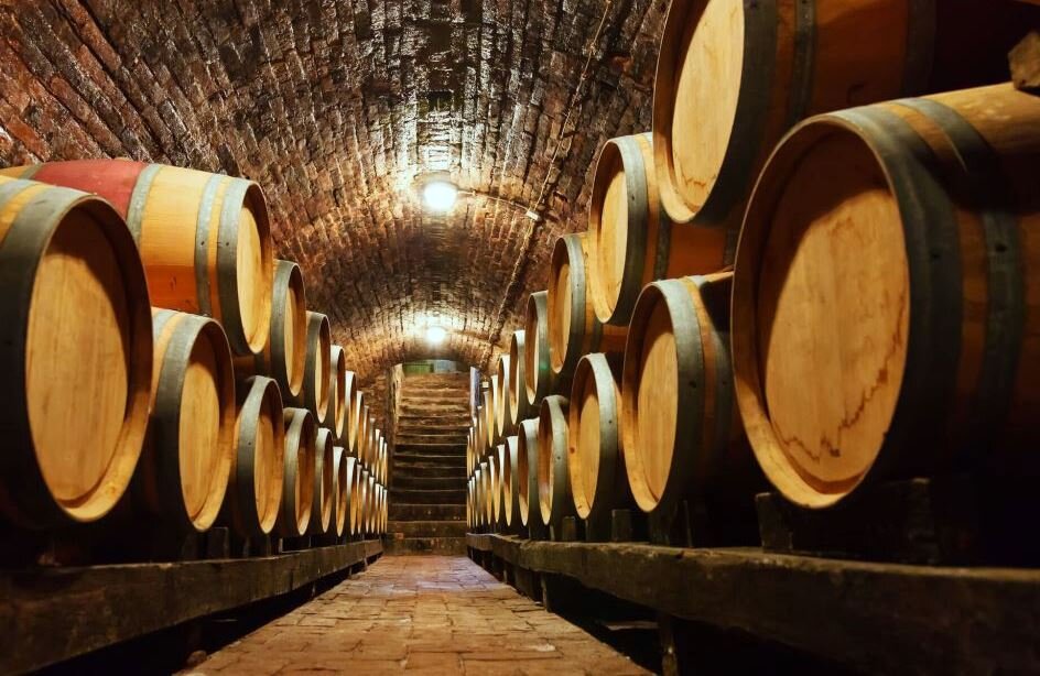 Вино и бочка