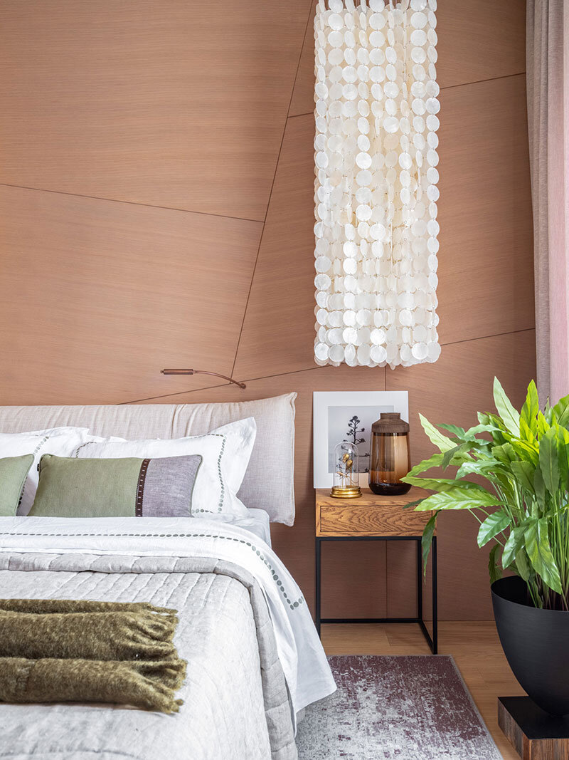 Современный шик и элегантность. Естественные цвета и оригинальный дизайн в квартире нестандартной планировки