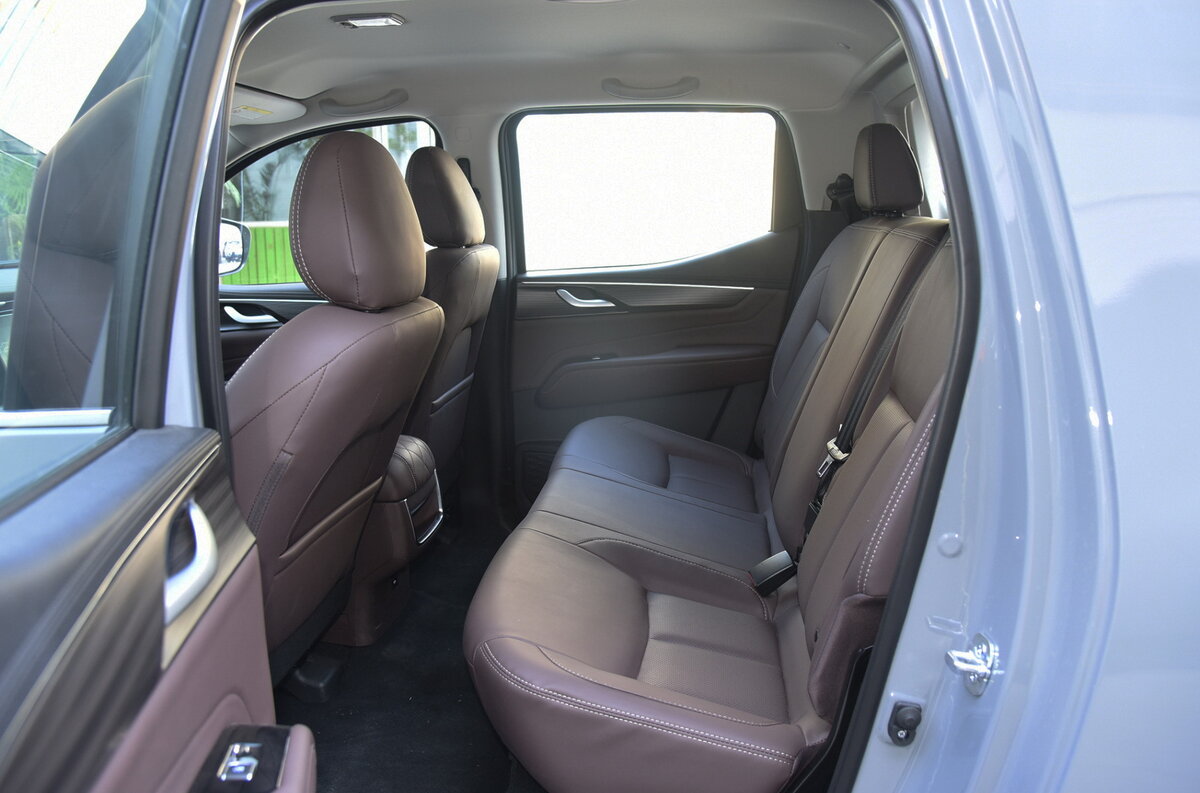    Салон обновленного Dongfeng Palaso, autohome.com.cn