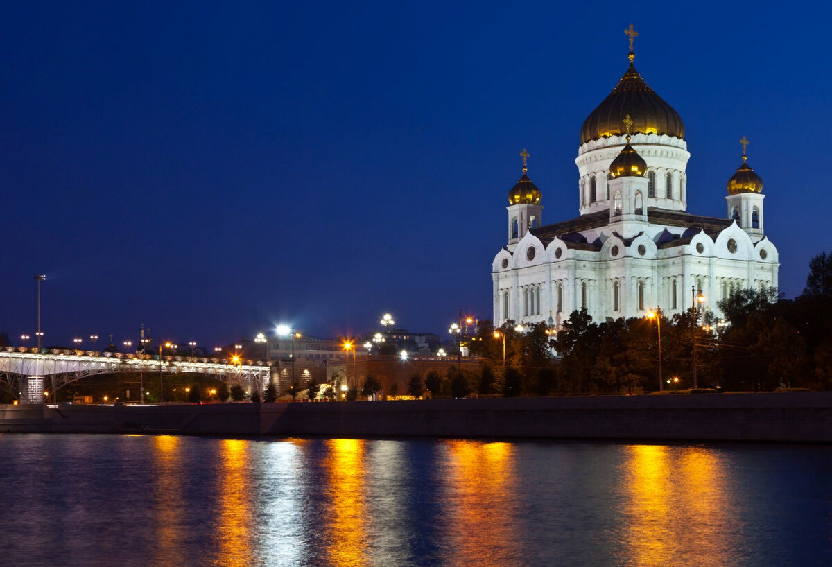 Для примера (https://ru.freepik.com/free-photo/christ-the-savior-cathedral-at-moscow_1473945.htm#query=храм%20ночь&position=0&from_view=search&track=sph)
