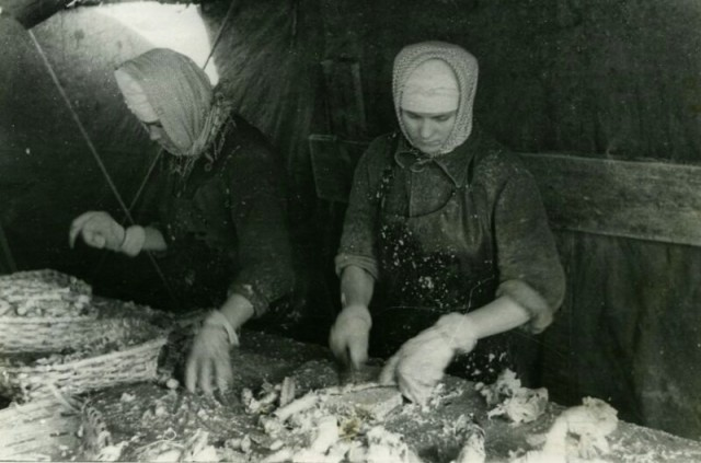 Здравствуйте, товарищи! Сегодня хочу познакомить вас еще с одной подборкой фотографий из СССР, которые расскажут вам о жизни в той стране, которой больше нет.