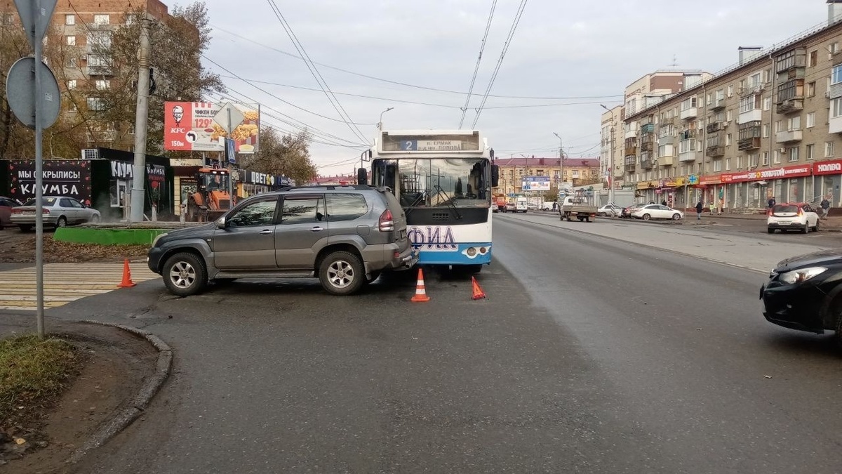     Женщину доставили в больницу. Она была пассажиркой троллейбуса.