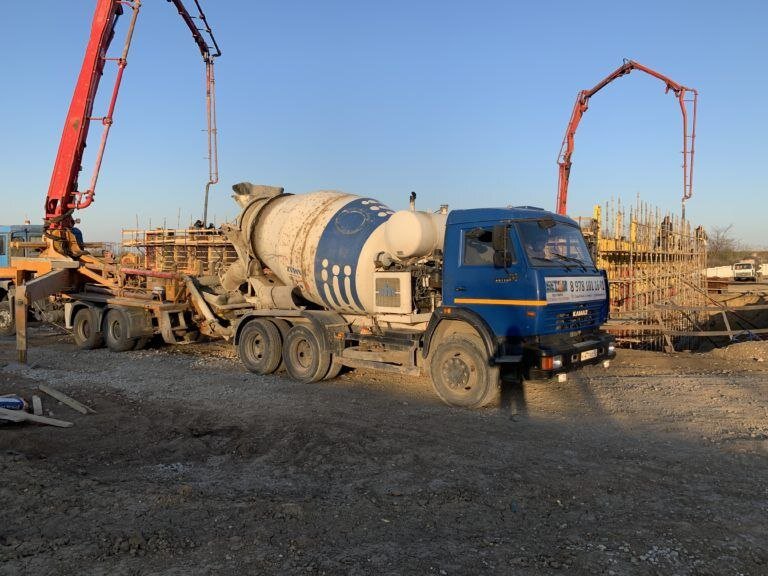 Собственный автопарк техники для доставки бетона в Крыму