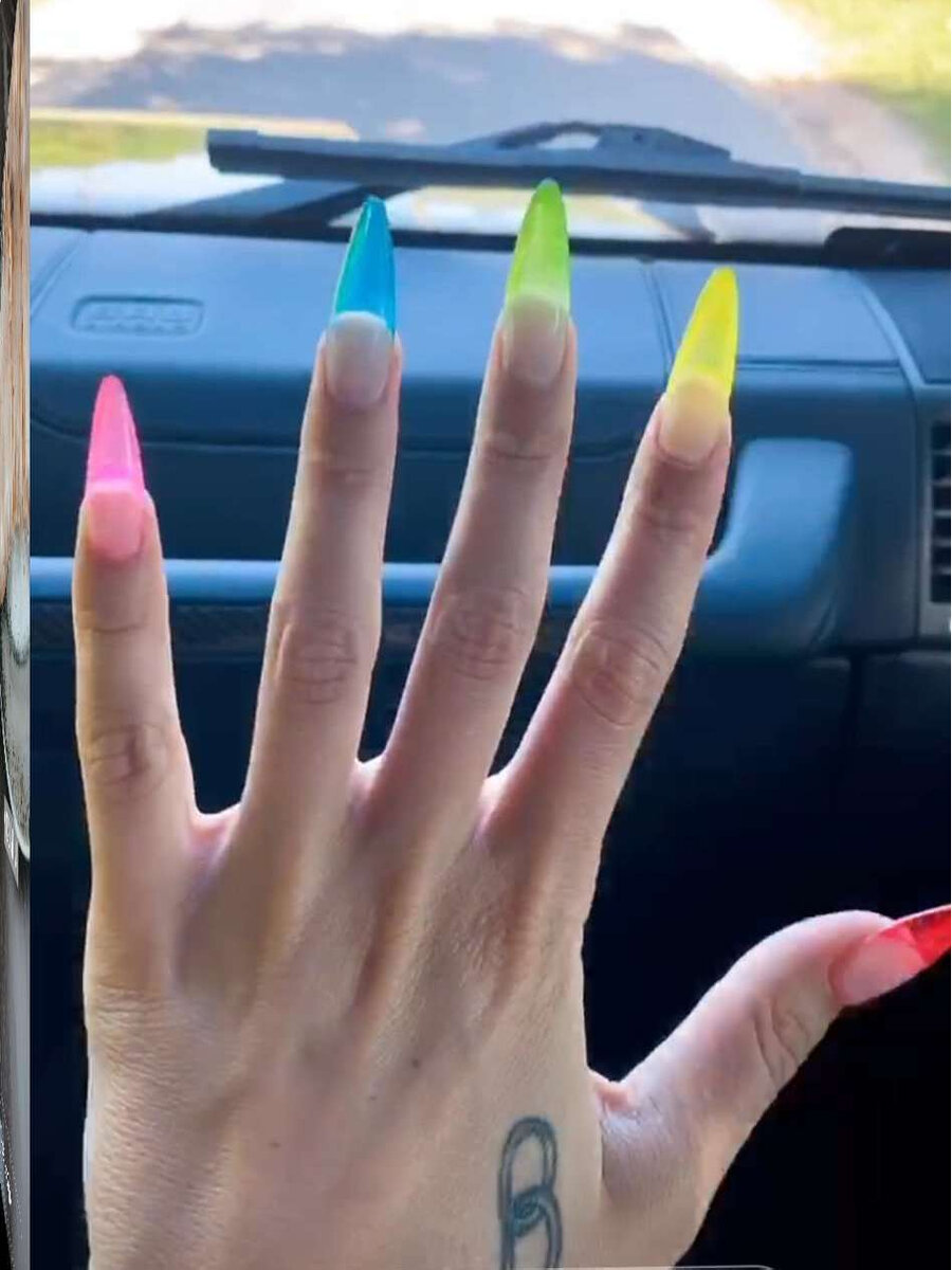 Разноцветные ногти длинные