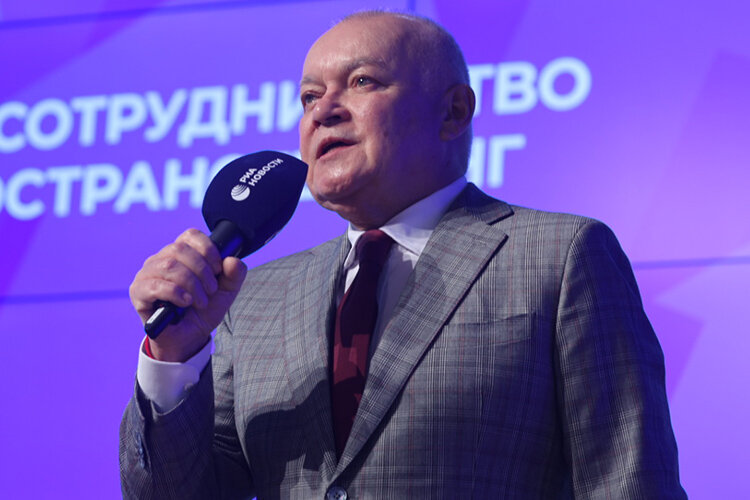    Дмитрий Киселев считает, что зарубежные журналисты нередко пренебрегают фактами. «Если сказать правду о взрыве европейских газопроводов, то она будет против англосаксов и в пользу России. Поэтому ее и не говорят»