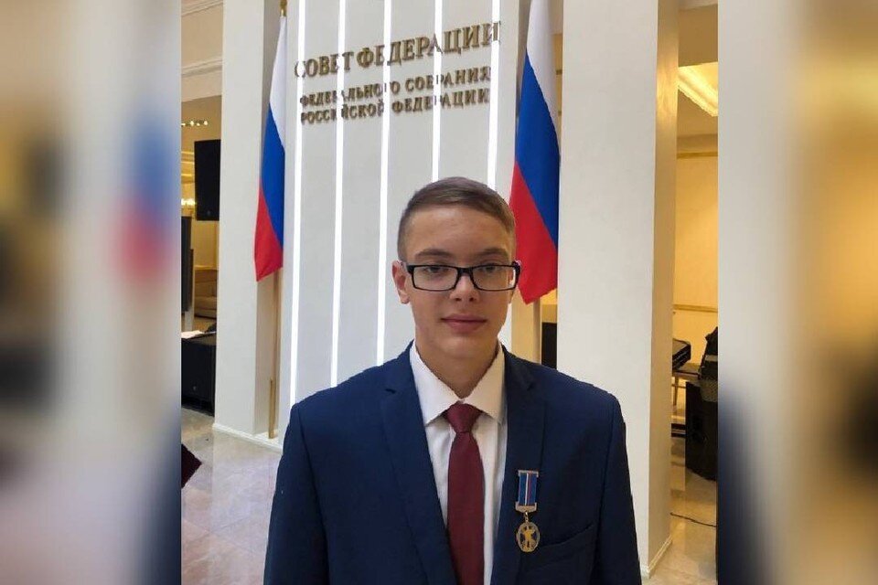     Валентина Матвиенко наградила нижегородского школьника медалью за спасение двух тонущих детей ФОТО: Парламентский фотоархив «СенатИнформ»