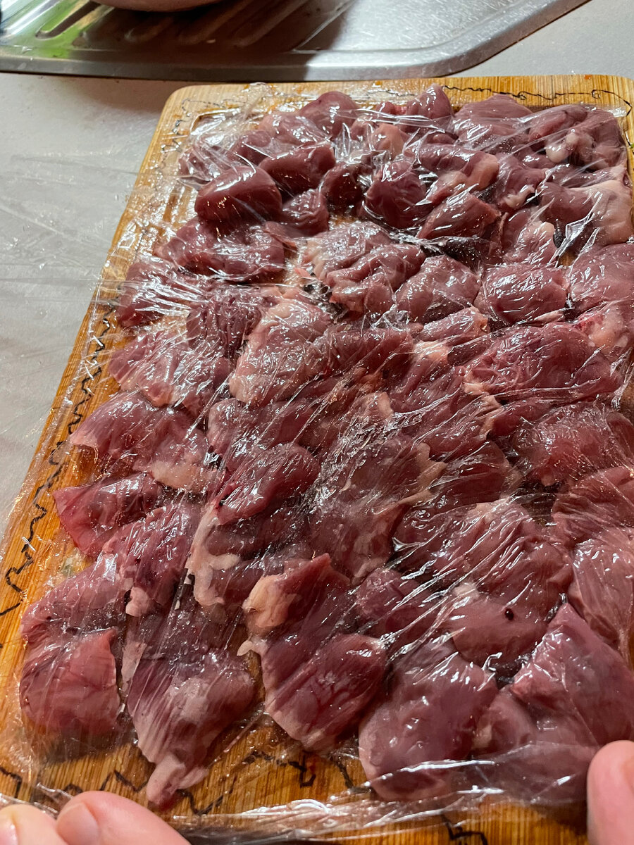 Отбиваем куриные сердечки