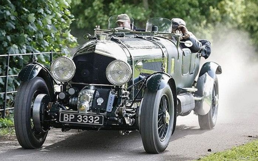 Самый прожорливый автомобиль. Bentley Meteor 1930. Rolls Royce Merlin v12 Spitfire. Bentley Meteor 1930 модель. Bentley Meteor двигатель.