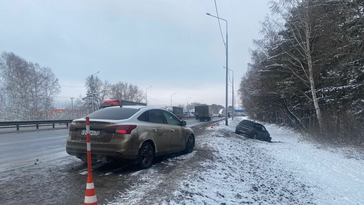     Сегодня на трассе Екатеринбург – Тюмень пьяный водитель спровоцировал аварию, сообщает пресс-служба ГИБДД. На 218 км трассы Opel врезался в Ford, из-за ДТП пострадал маленький ребёнок.