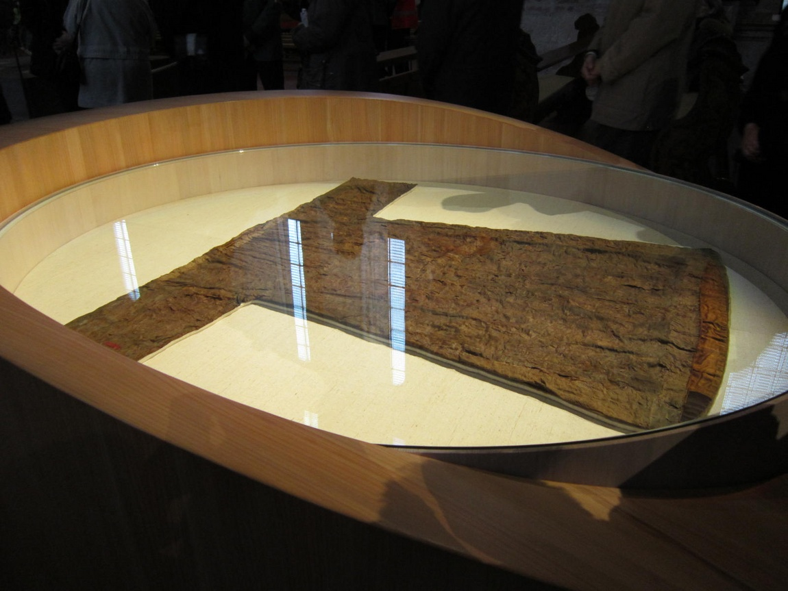 Германия, город Трир. Хитон Иисуса Христа в Соборе Святого Петра