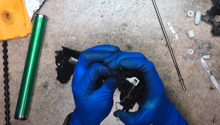 Фото 83. Снимаем фиксатор с оси