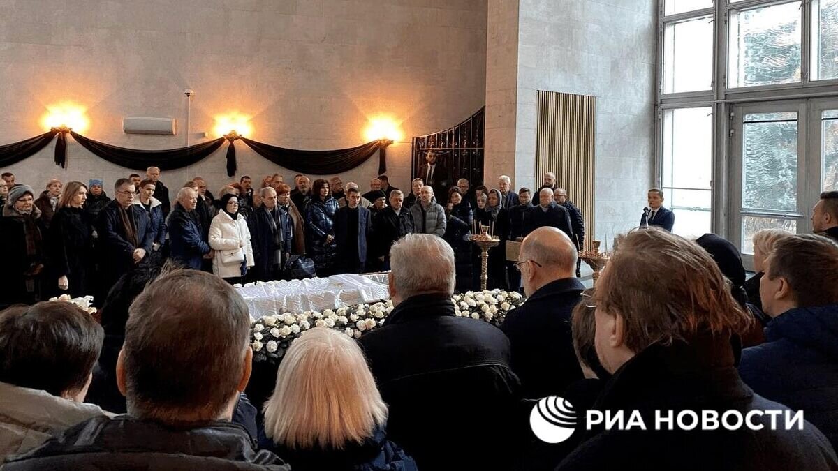    Прощание с руководителем крымского представительства "Россия сегодня" Светланой Бабаевой на Троекуровском кладбище в Москве© РИА Новости