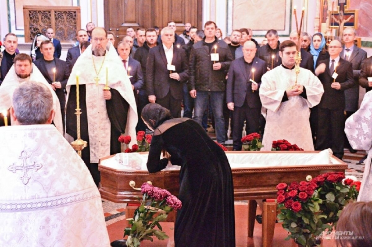    В кафедральном соборе Александра Невского в Симферополе, сегодня, 11 ноября попрощались с заместителем главы администрации Херсонской области Кириллом Стремоусовым.