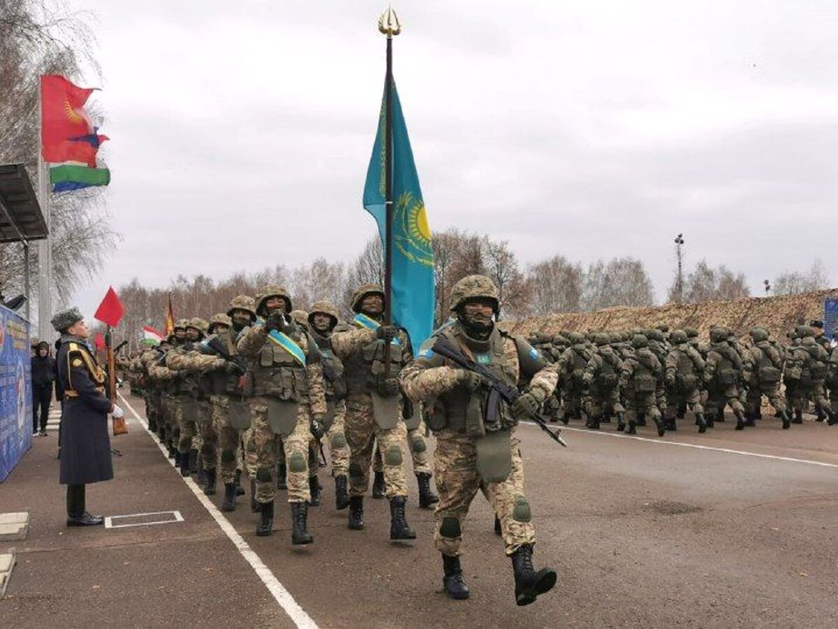 Казахские военные.