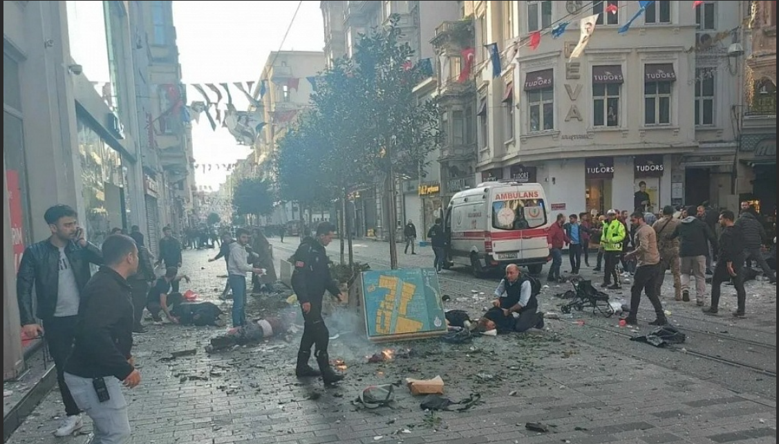 Во сколько произошел теракт вчера. Турция улица Истикляль. Теракт в Стамбуле 2022 Истикляль. Теракт в Стамбуле ноябрь 2022.