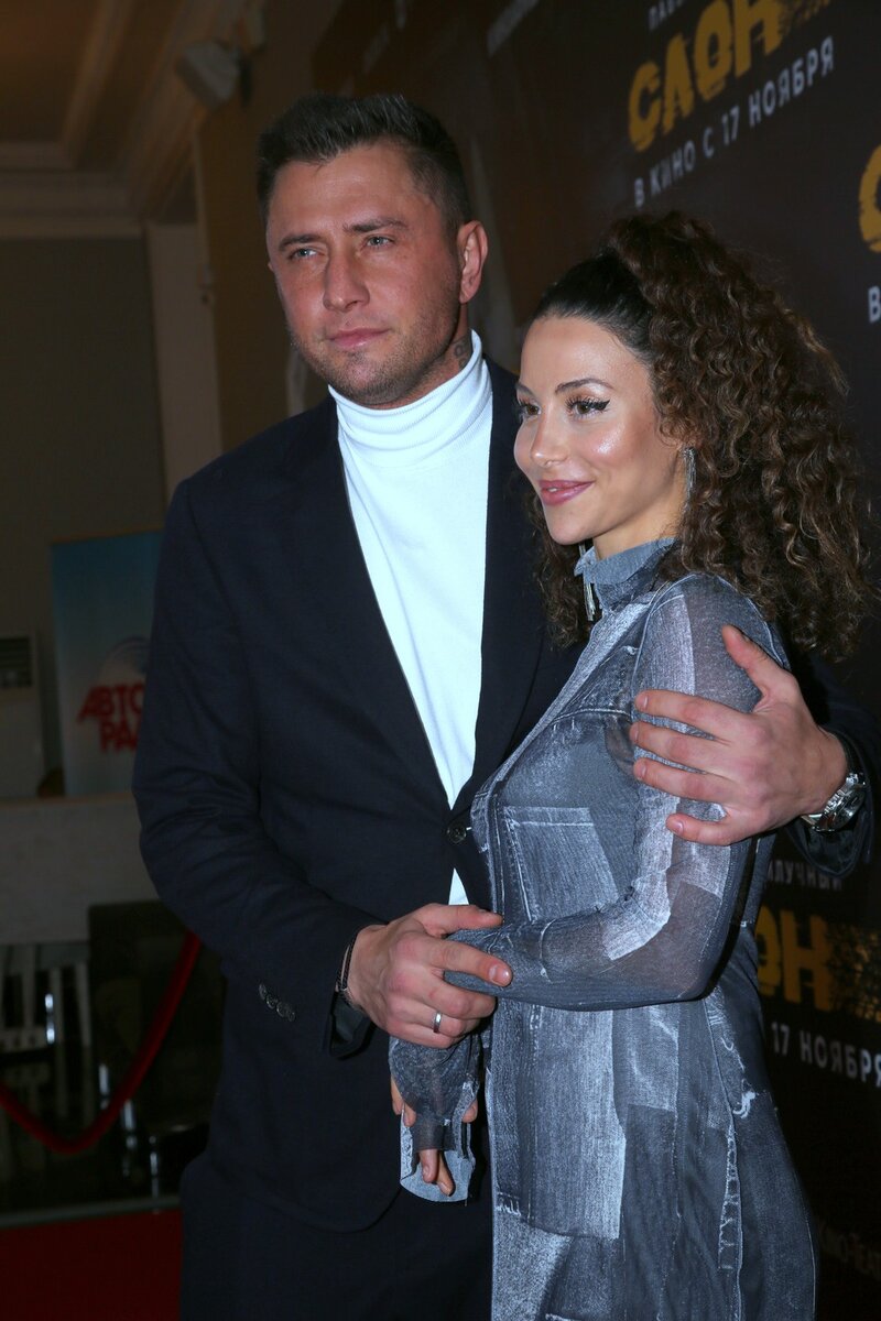     Павел не выпускал любимую жену из объятий. Борис КУДРЯВОВ