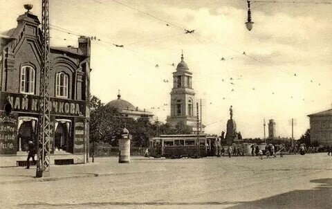 Перекресток улиц Армянской (Волжской) и Никольской (Радищева).Александро - Невский кафедральный Собор. Саратов. Дореволюционная открытка начала 20-го века.