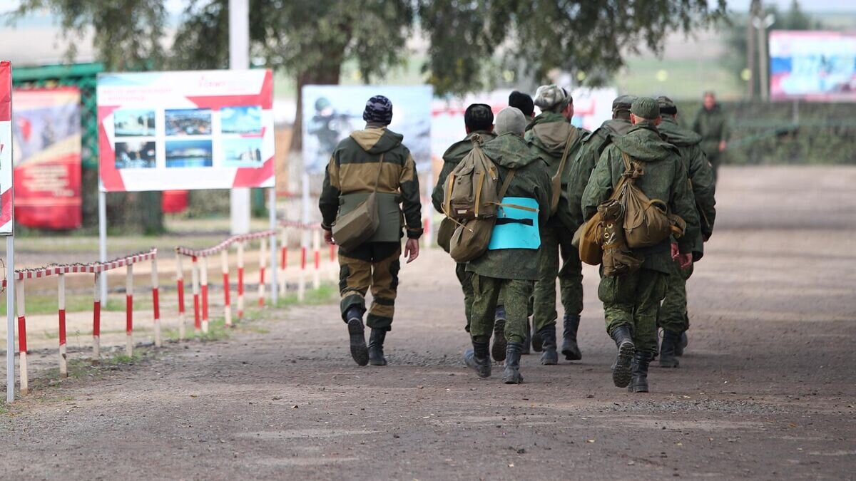    Мобилизованные в автономном полевом учебном центре перед отправкой в войска РФ на полигоне в Волгоградской области© РИА Новости / Кирилл Брага