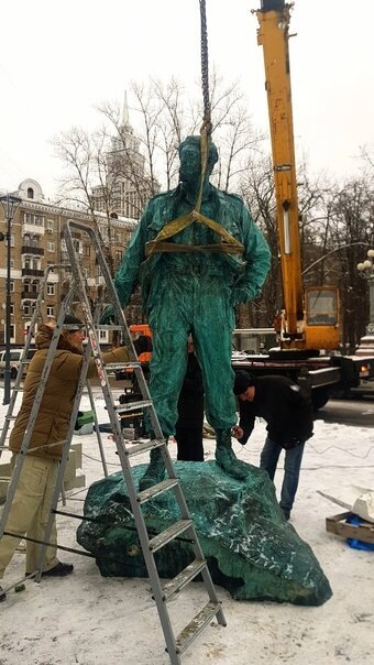 Памятник Фиделю Кастро в Москве.