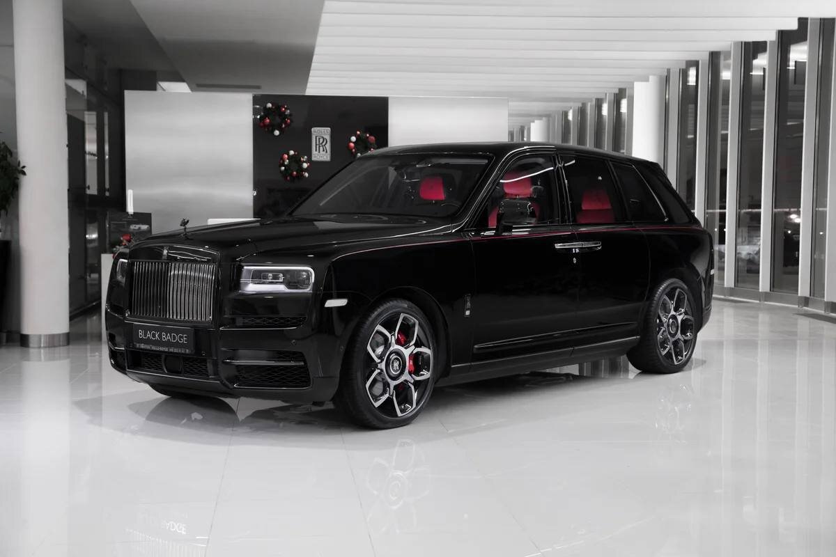 Особенностью смелой Re-Belle и яркой Fu-Shion версий автомобилей являются четыре эксклюзивных цвета кузова и по два варианта цветового оформления салона. Кроме того, для каждого кроссовера доступна дверца багажника Starlight Tailgate, в которую встроены 192 светодиода, имитирующие звездное небо. 
Для модификации Re-Belle предложены зеленый Lime Green, темно-серый Gunmetal, фиолетовый Wildberry и белый Arctic White цвета кузова, а для декора салона доступны кожа Arctic White или Cashmere Grey в сочетании с акцентами Peony Pink или Lime Green соответственно. Передняя панель отделана «тканью», сплетенной из металлических нитей диаметром 0,45 мм.BOR cars 