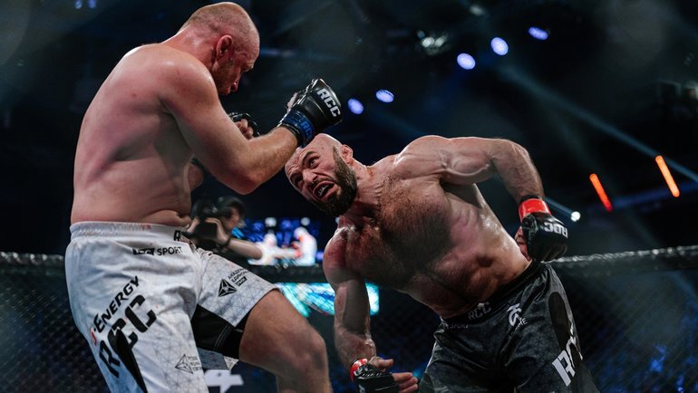    Александр Шлеменко и Магомед Исмаилов.vk.com/rcc_mma