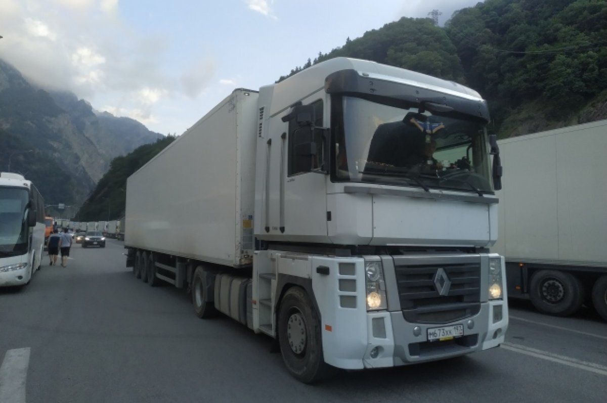    Военно-Грузинскую дорогу закрыли для большегрузов с ночи 5 декабря