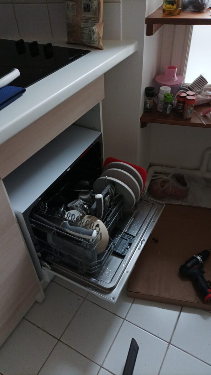 Вот она, моя одноэтажная радость! И шуруповерт рядом))