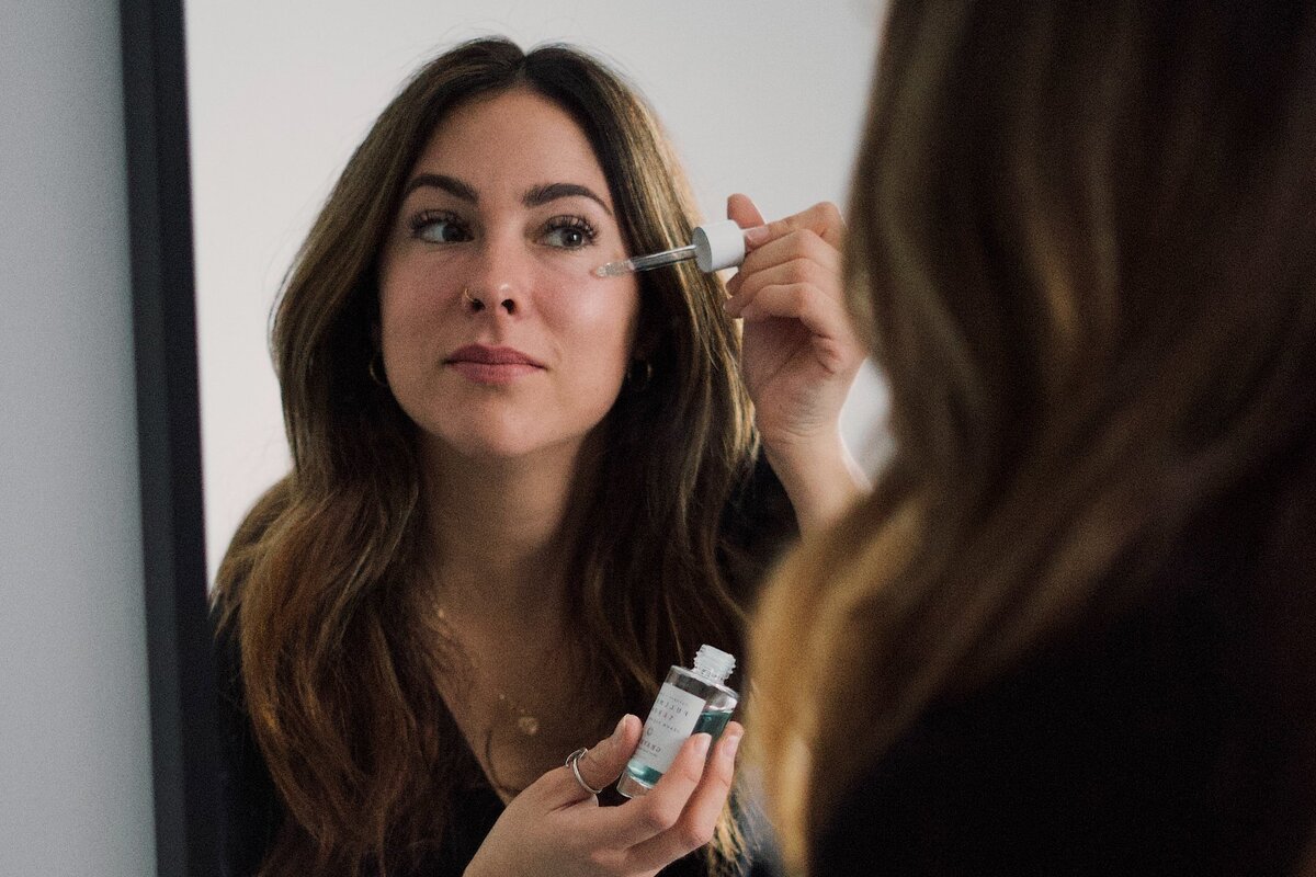     Полный гайд: что нужно делать с кожей после 40 лет, чтобы избежать пластики