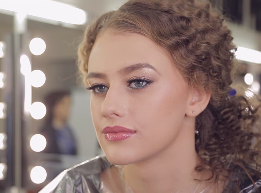    Простой новогодний макияж от Елены КорольковойИсточник: Кадр из видео