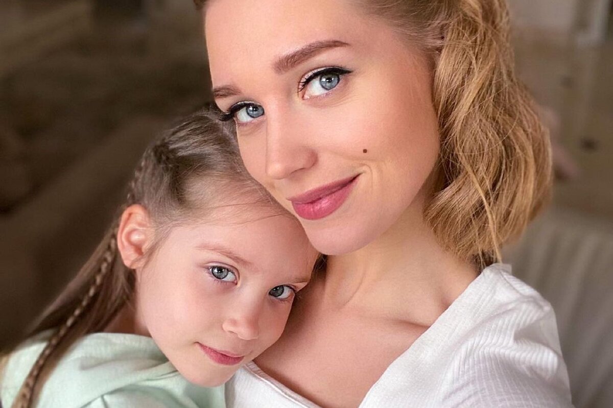     «Я так не сыграю! Как теперь выходить на сцену?»: Кристина Асмус призналась, что над ней подшутила дочь