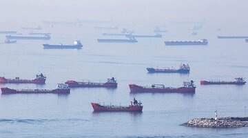 Почему миллионы баррелей нефти застряли в проливах?