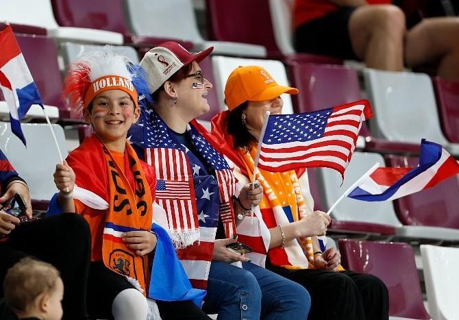 Футбол объединяет. Фото: Richard Sellers/Getty Images