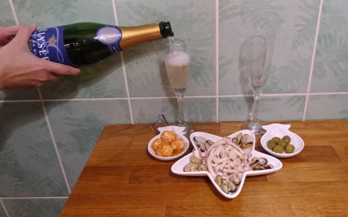 Оливки, морепродукты, сыр - к игристым винам "мировой закусон", как говорил А. Райкин