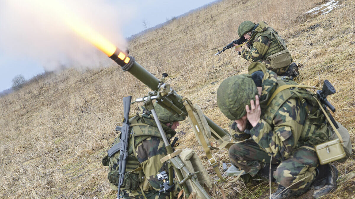     Хорошим подспорьем для наших военных стала минусовая температура. Благодаря установившемуся морозу у бойцов появился более широкий спектр действий, сообщил RostovGazeta депутат Госдумы от Ростовской области Виктор Водолацкий.