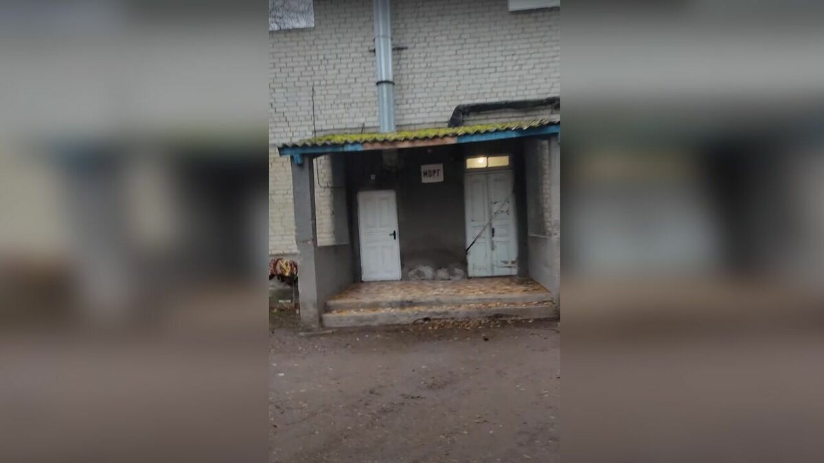     Земельный участок под строительство жилья для сирот городской муниципалитет выбрал на отшибе, где и транспорт плохо ходит, и соседство сомнительное — морг, тубдиспансер и выгребная яма, в которой утилизируются останки после вскрытий, рассказали NewsTracker местные активисты.