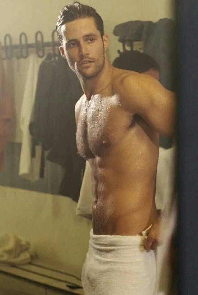 На фото - израильский актер и модель - Йоав Ревени