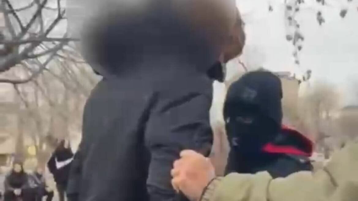     Группа подростков из Уссурийска устроила травлю своего сверстника. Инцидентом уже заинтересовались в полиция.