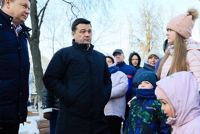    Губернатор Московской области Андрей Воробьев в Жуковском на встрече с родителями учащихся СОШ №2 в Жуковском ©Константин Семенец Пресс-служба Губернатора и Правительства Московской области