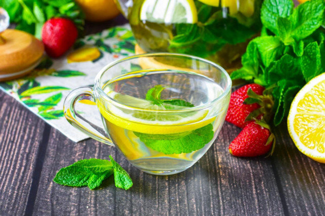 Зелёный чай с имбирём и лимоном - рецепт. Напитки в разных блюдах.