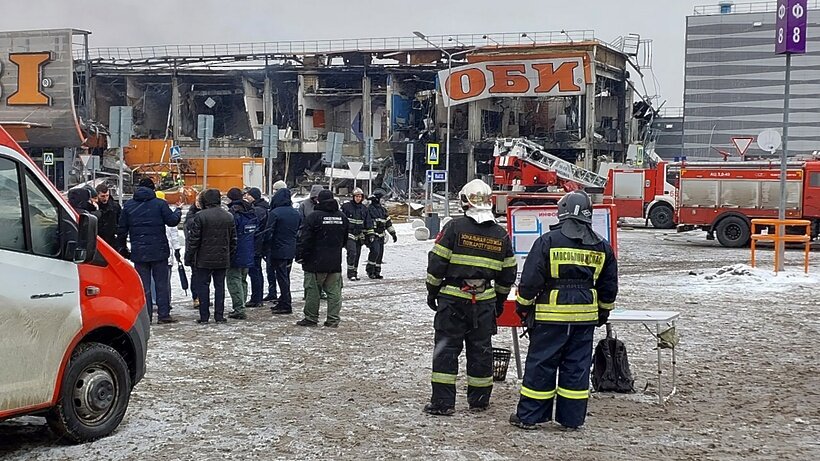    Специальные службы на месте пожара в Химках ©