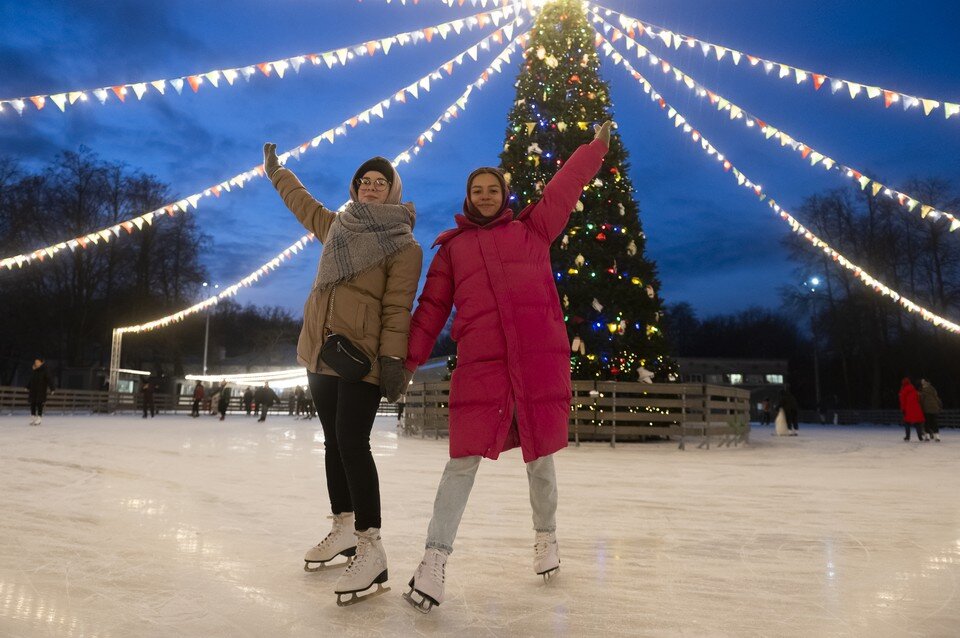     На нескольких площадках есть бесплатные часы катания. Юлия ПЫХАЛОВА