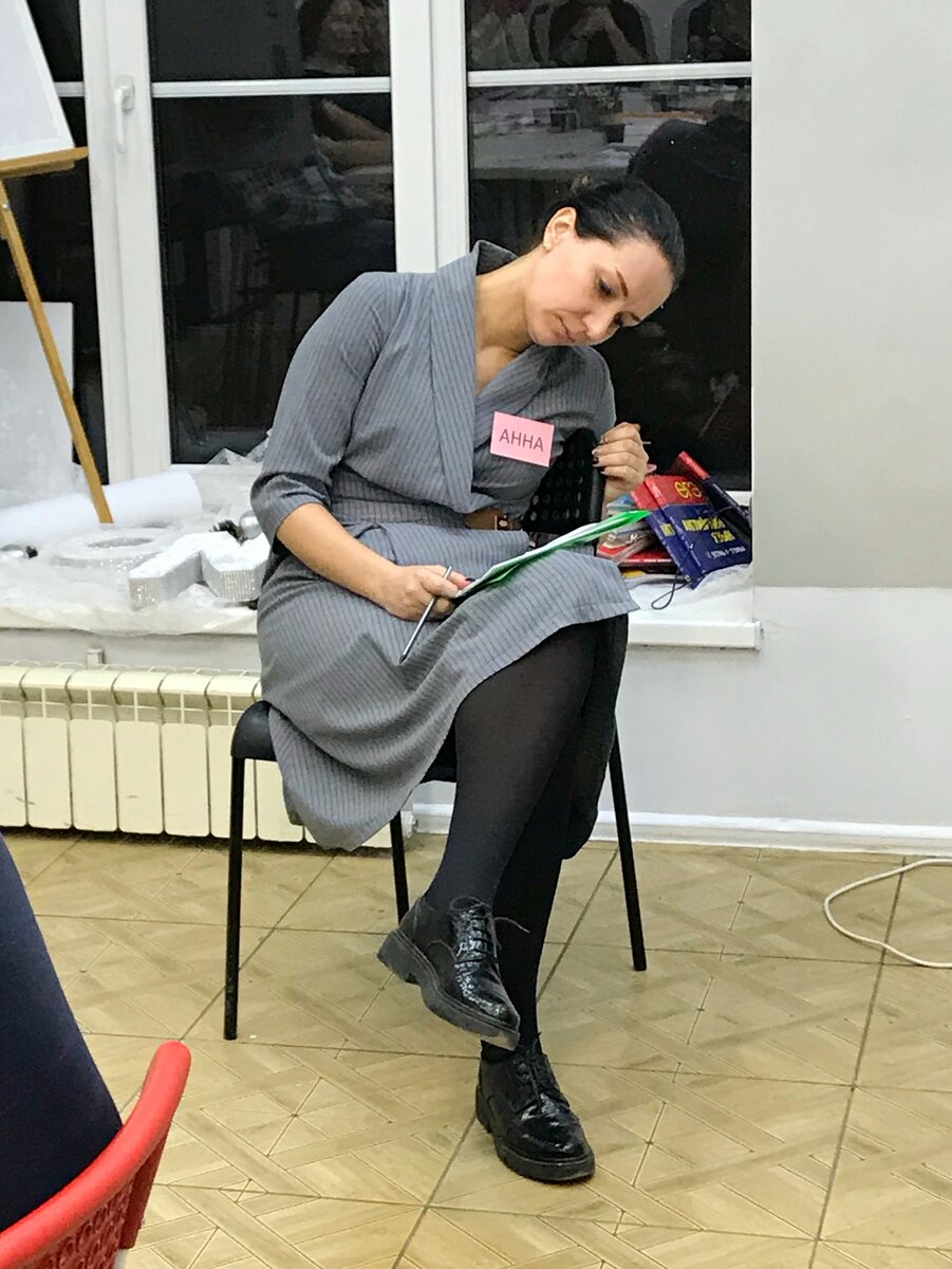 Это я не сплю)) Это я изображаю нелояльного сотрудника в разговоре с руководителем)