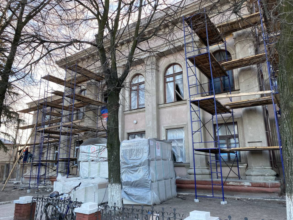    Ямал помогает восстановить в Волновахе школу искусств и отделение трансфузиологии