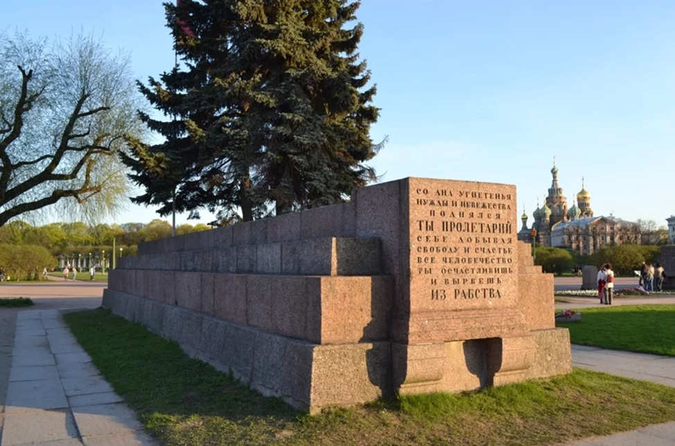 Марсово поле Санкт-Петербург мемориал. Памятник борцам революции на Марсовом поле.