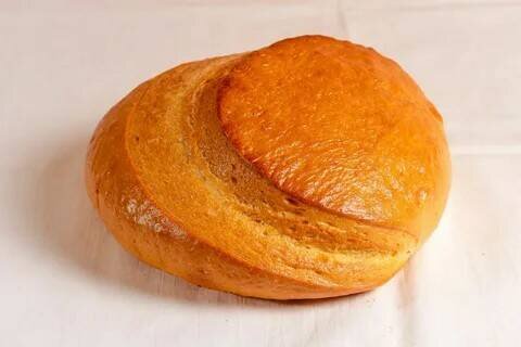 Украинская "паляниця", - белый хлеб из пшеничной муки.